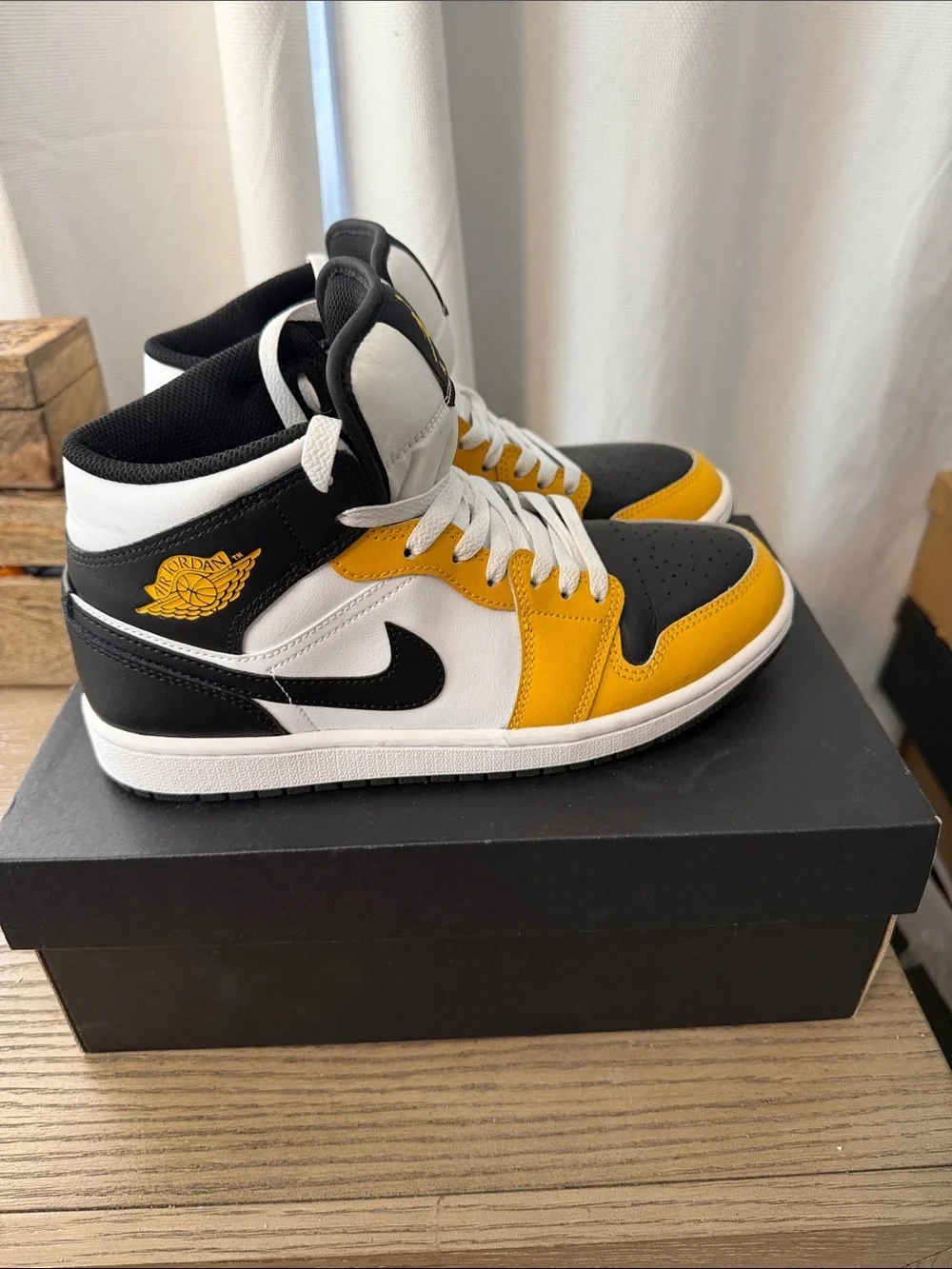 Nike Air Jordan 1 Mid yellow ocre black-white